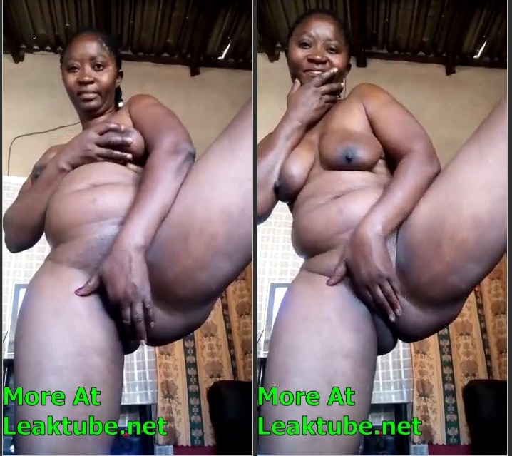 South Africa Shy MAMA Fingers Her Pussy On Camera For me
